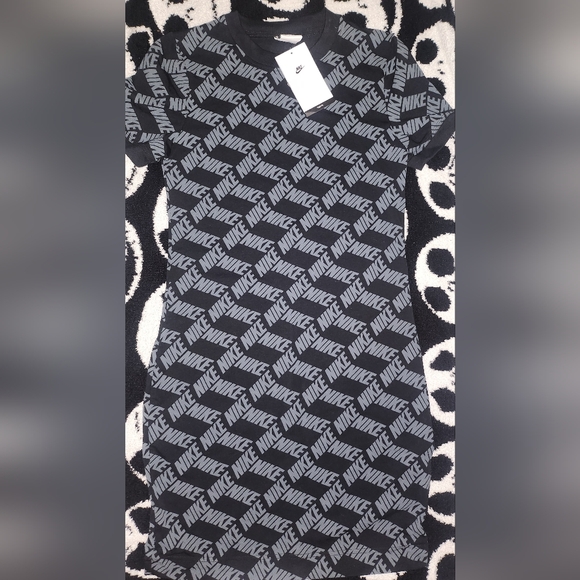 Nike - Picture 1 of 2